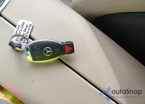 2018 Mercedes-Benz C 300 z USA, uszkodzony, nr VIN 55SWF4JB0JU274929